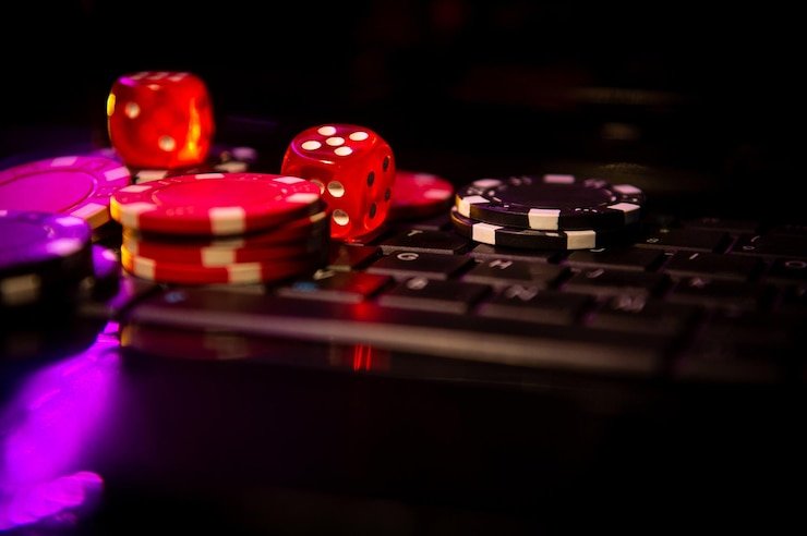 Meja dealer langsung beruktoto dengan dealer profesional dan studio multi-kamera untuk permainan blackjack dan baccarat